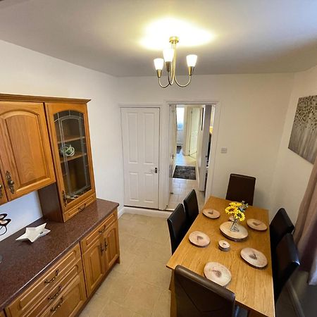 スウィンドンBeanies Lornestreet Four Bed Houseアパートメント エクステリア 写真
