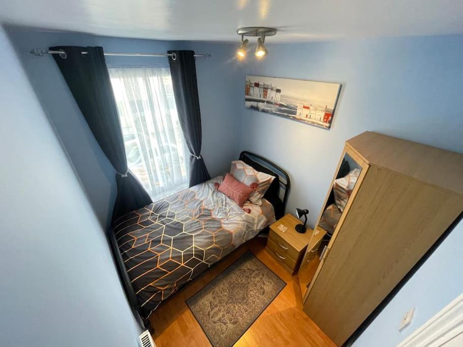 スウィンドンBeanies Lornestreet Four Bed Houseアパートメント エクステリア 写真