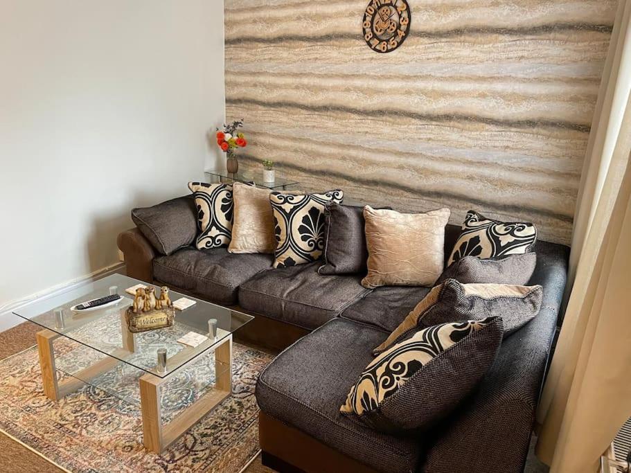 スウィンドンBeanies Lornestreet Four Bed Houseアパートメント エクステリア 写真
