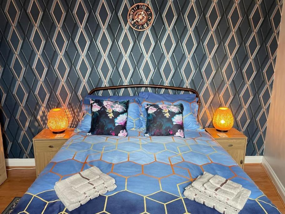 スウィンドンBeanies Lornestreet Four Bed Houseアパートメント エクステリア 写真