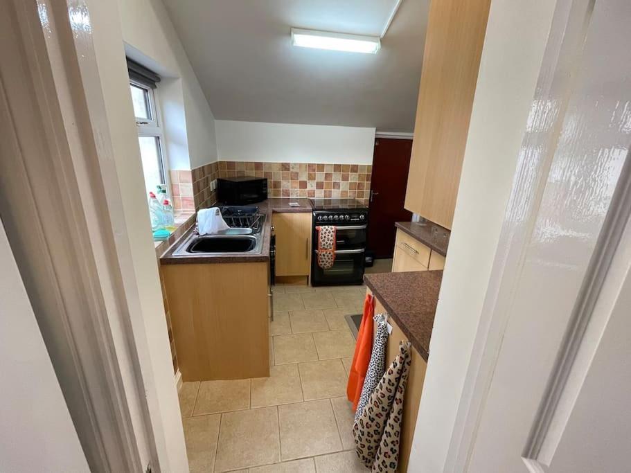 スウィンドンBeanies Lornestreet Four Bed Houseアパートメント エクステリア 写真