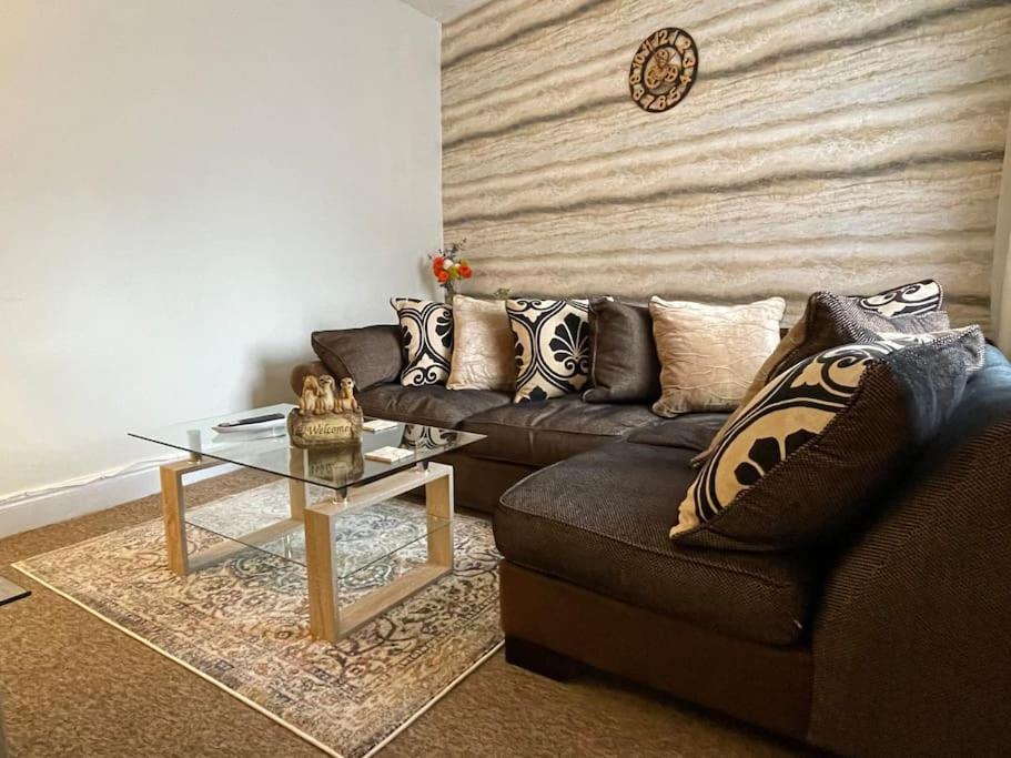 スウィンドンBeanies Lornestreet Four Bed Houseアパートメント エクステリア 写真