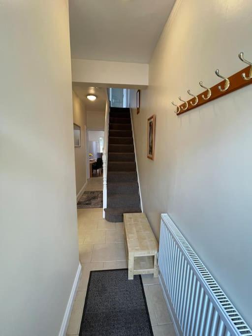 スウィンドンBeanies Lornestreet Four Bed Houseアパートメント エクステリア 写真