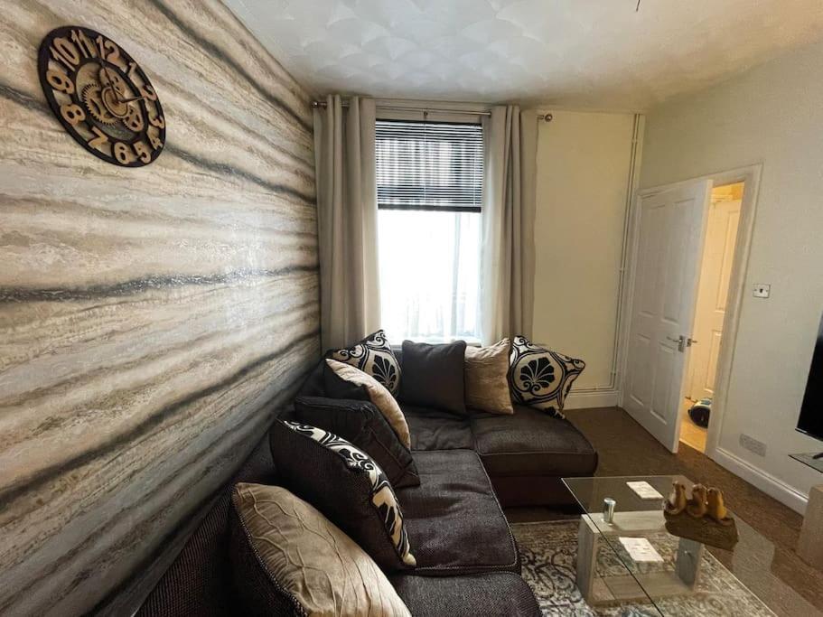 スウィンドンBeanies Lornestreet Four Bed Houseアパートメント エクステリア 写真