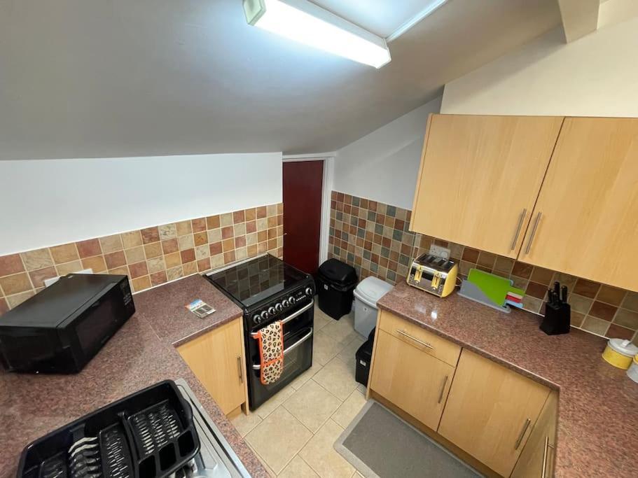 スウィンドンBeanies Lornestreet Four Bed Houseアパートメント エクステリア 写真