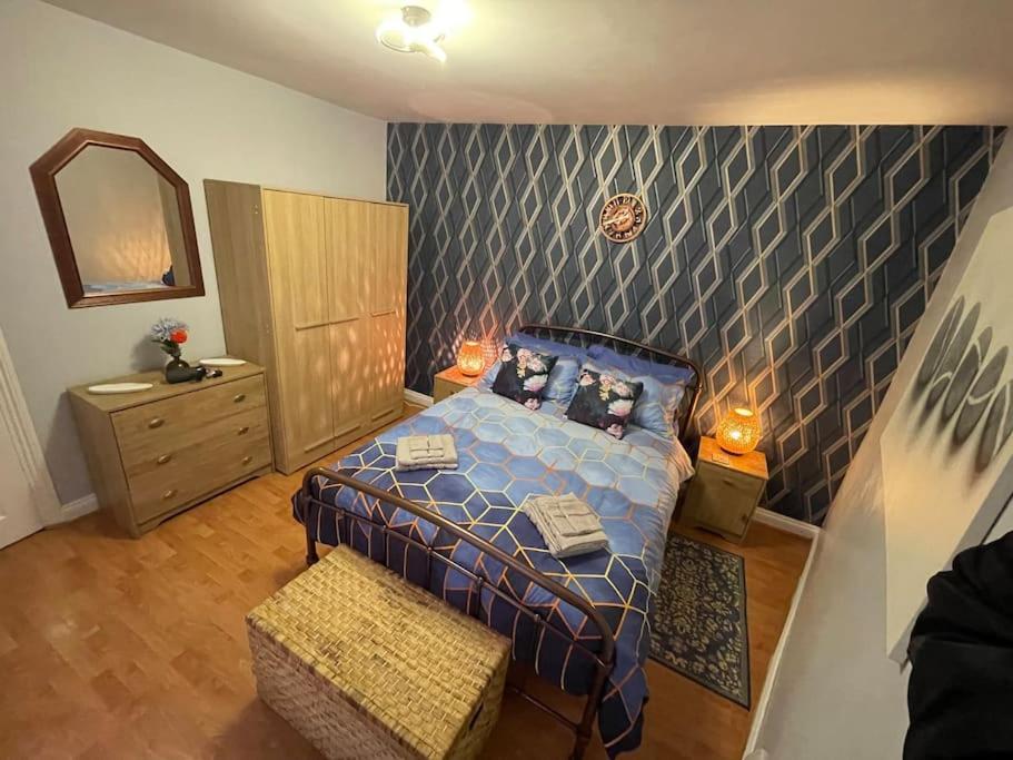 スウィンドンBeanies Lornestreet Four Bed Houseアパートメント エクステリア 写真