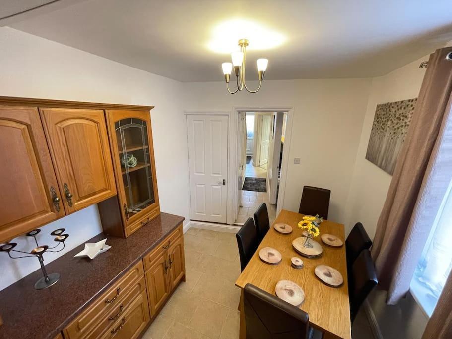 スウィンドンBeanies Lornestreet Four Bed Houseアパートメント エクステリア 写真