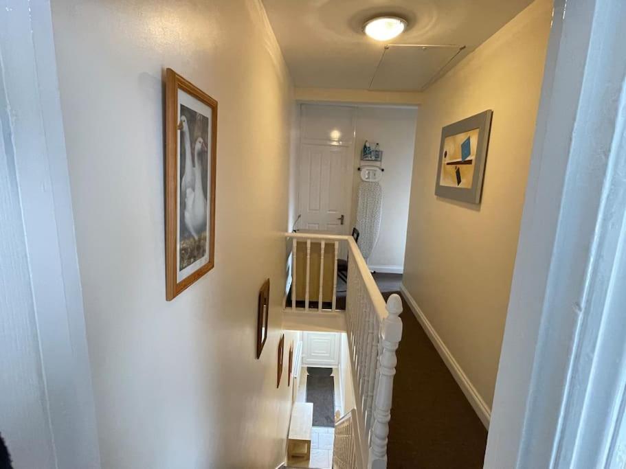 スウィンドンBeanies Lornestreet Four Bed Houseアパートメント エクステリア 写真