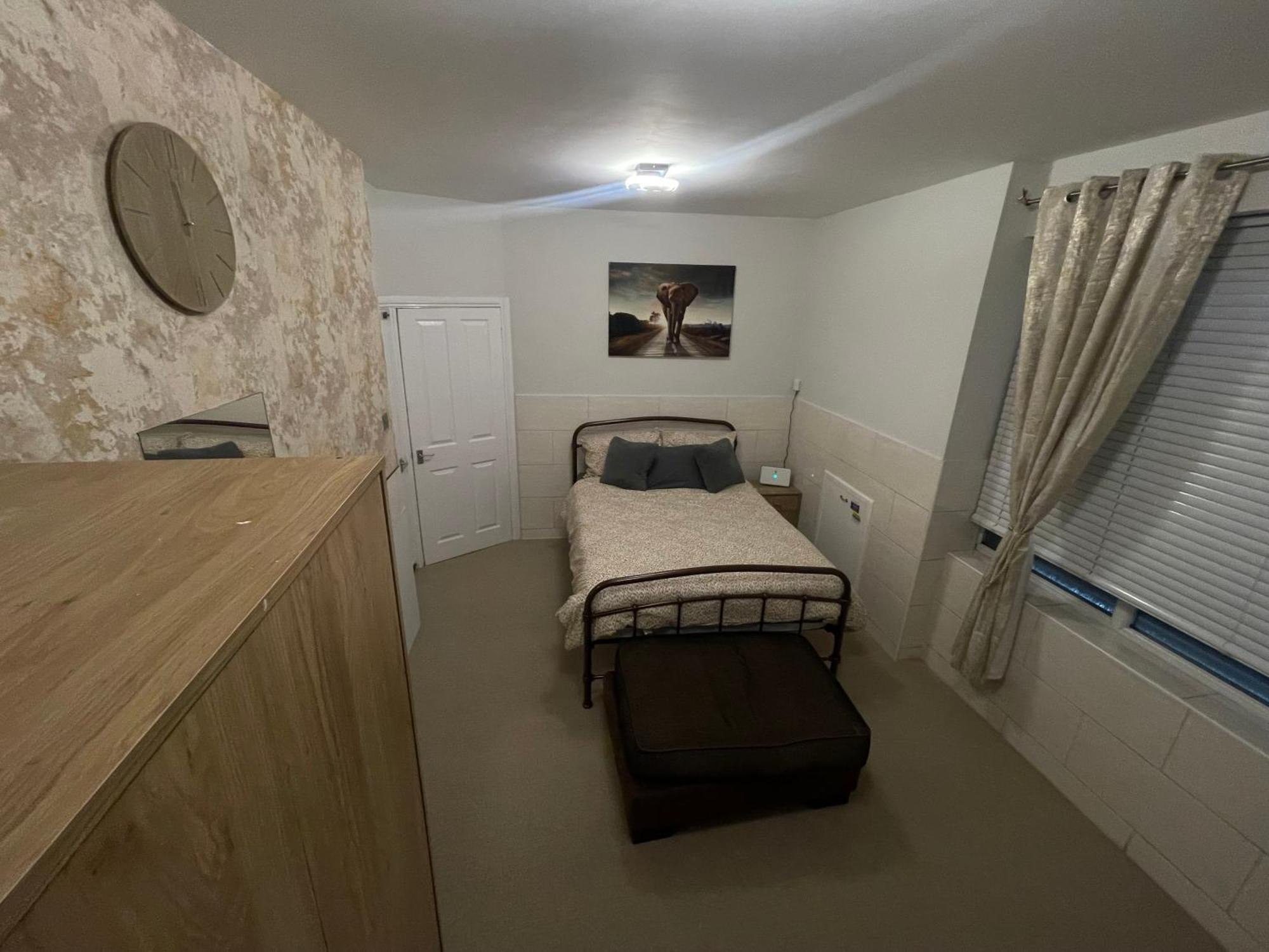 スウィンドンBeanies Lornestreet Four Bed Houseアパートメント エクステリア 写真