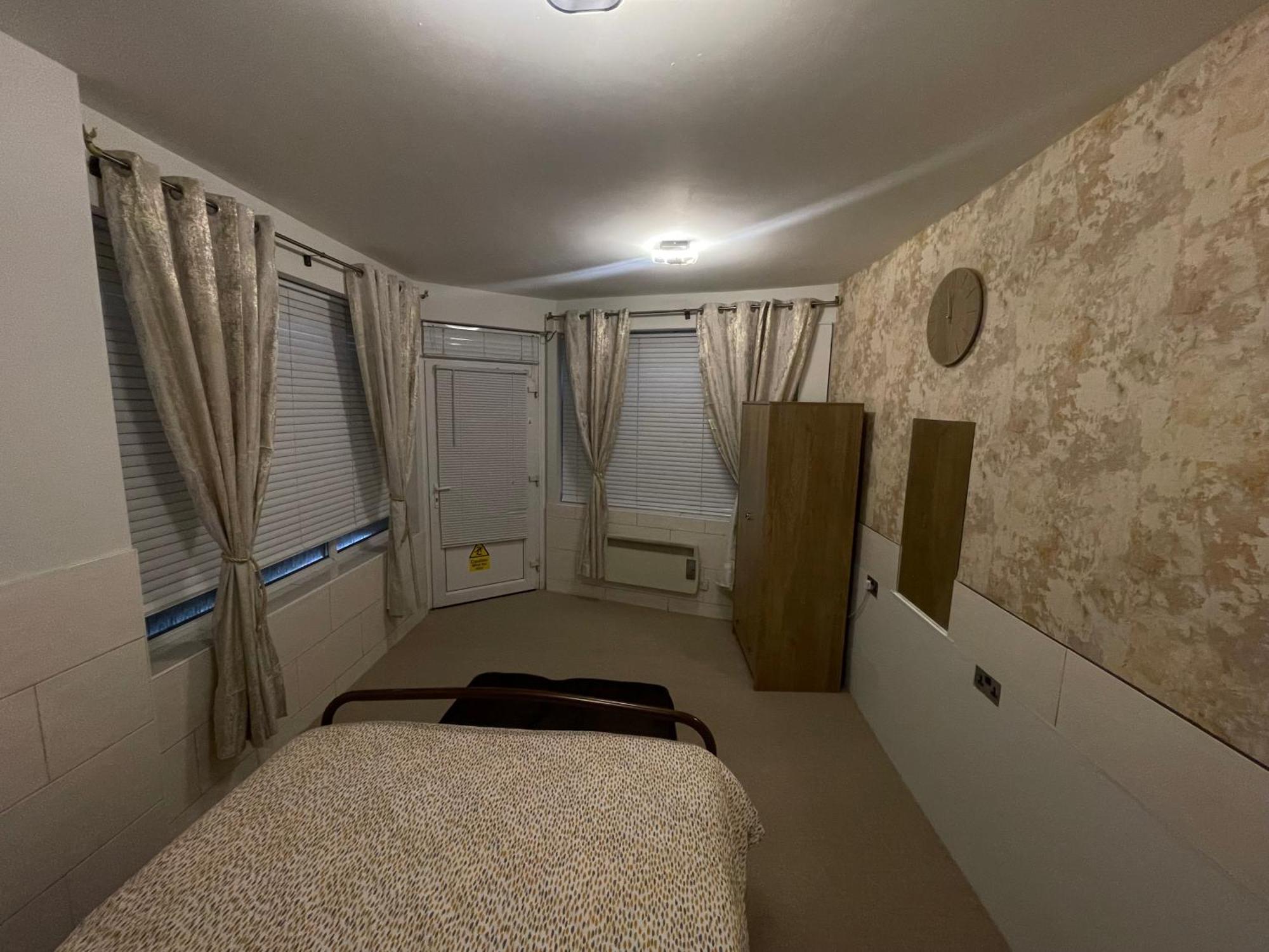 スウィンドンBeanies Lornestreet Four Bed Houseアパートメント エクステリア 写真
