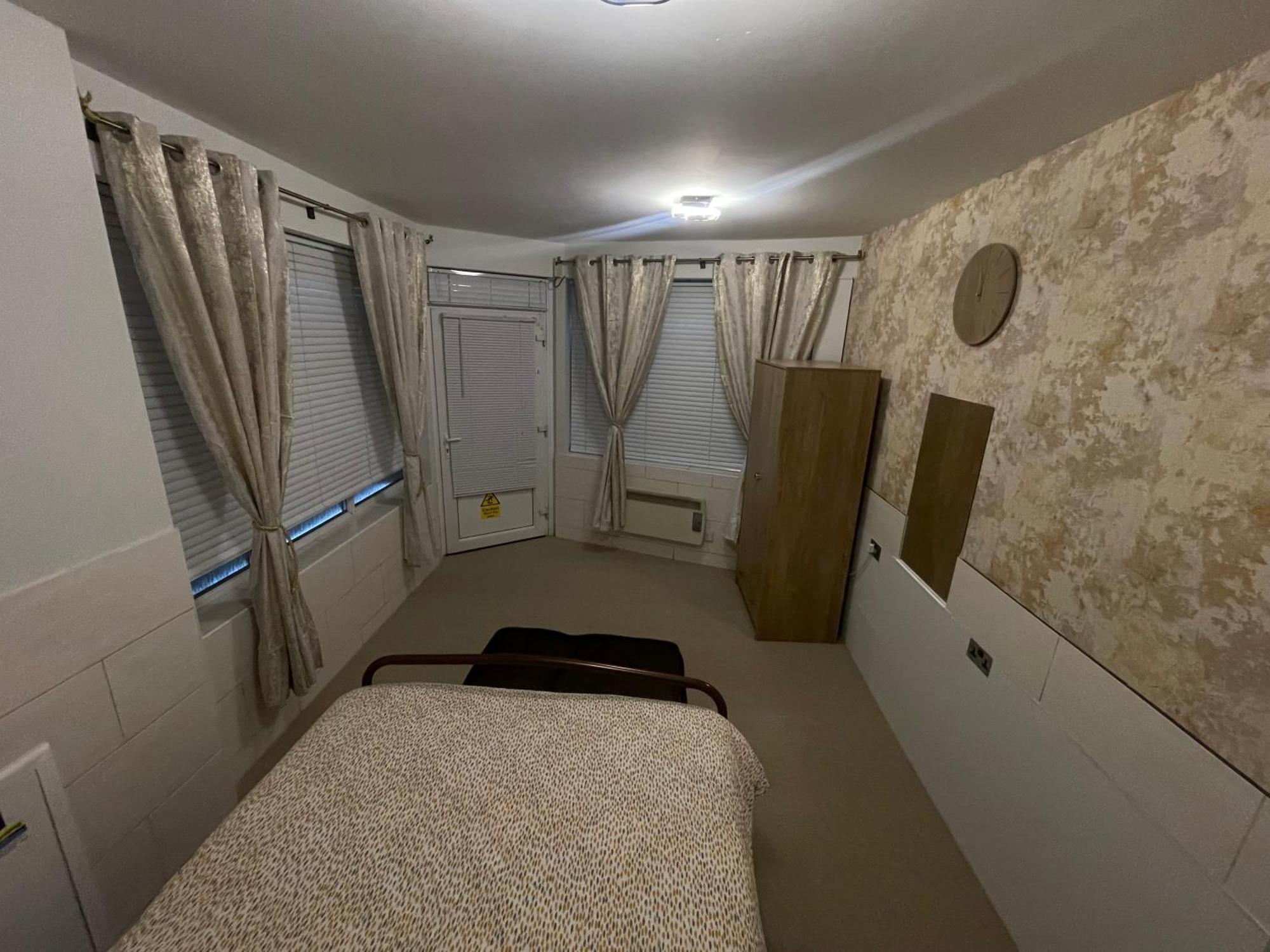スウィンドンBeanies Lornestreet Four Bed Houseアパートメント エクステリア 写真