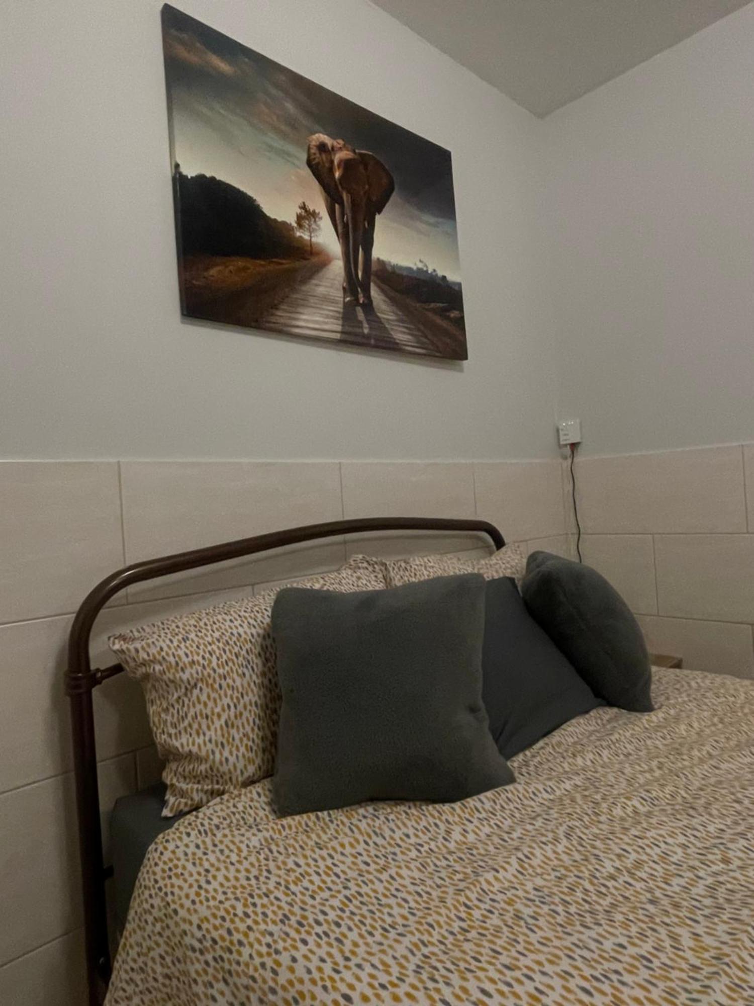 スウィンドンBeanies Lornestreet Four Bed Houseアパートメント エクステリア 写真