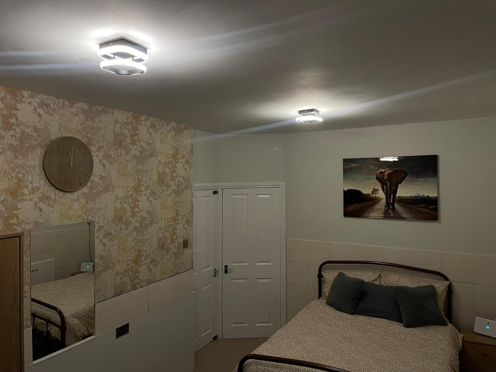 スウィンドンBeanies Lornestreet Four Bed Houseアパートメント エクステリア 写真