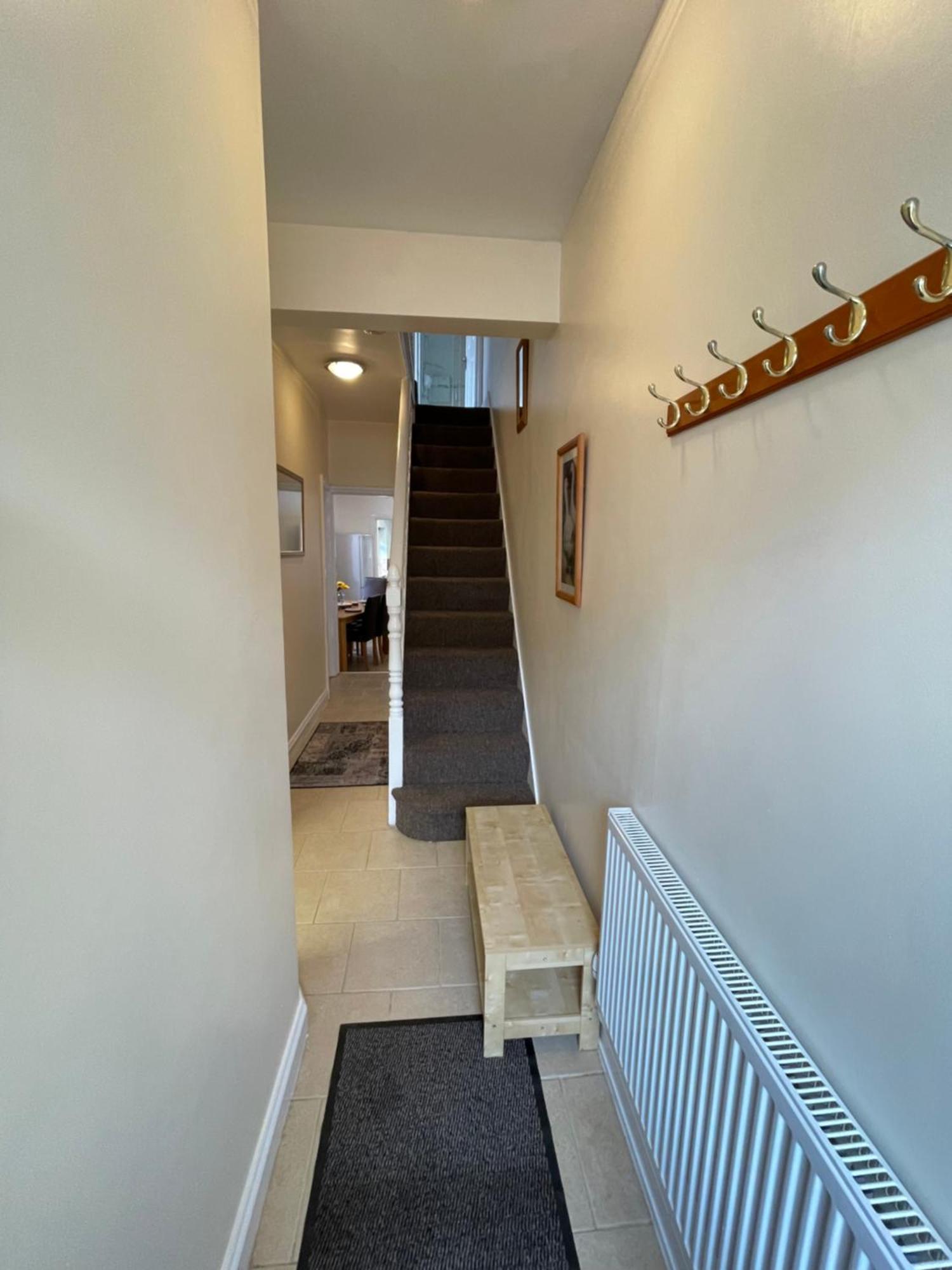 スウィンドンBeanies Lornestreet Four Bed Houseアパートメント エクステリア 写真
