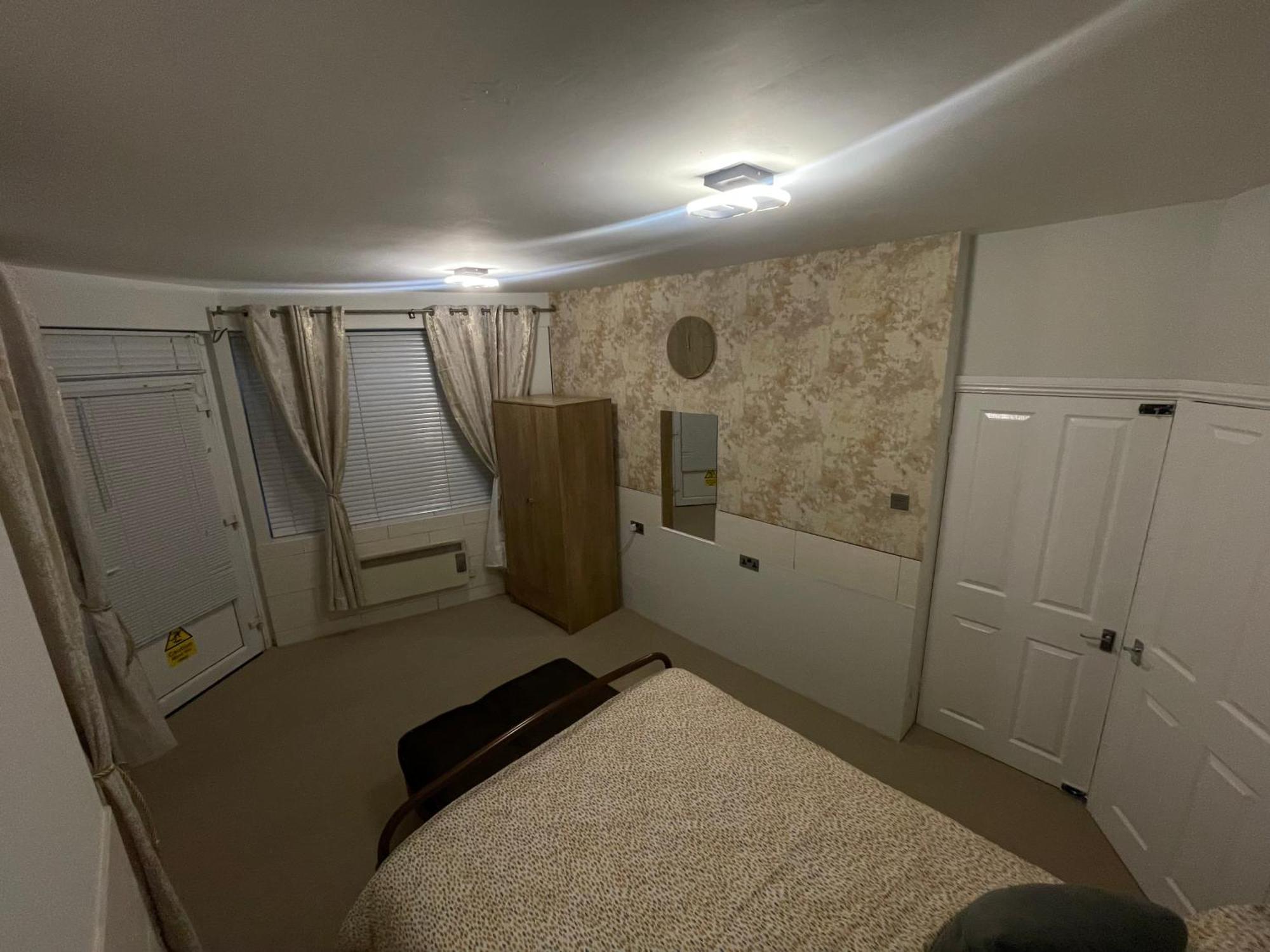 スウィンドンBeanies Lornestreet Four Bed Houseアパートメント エクステリア 写真