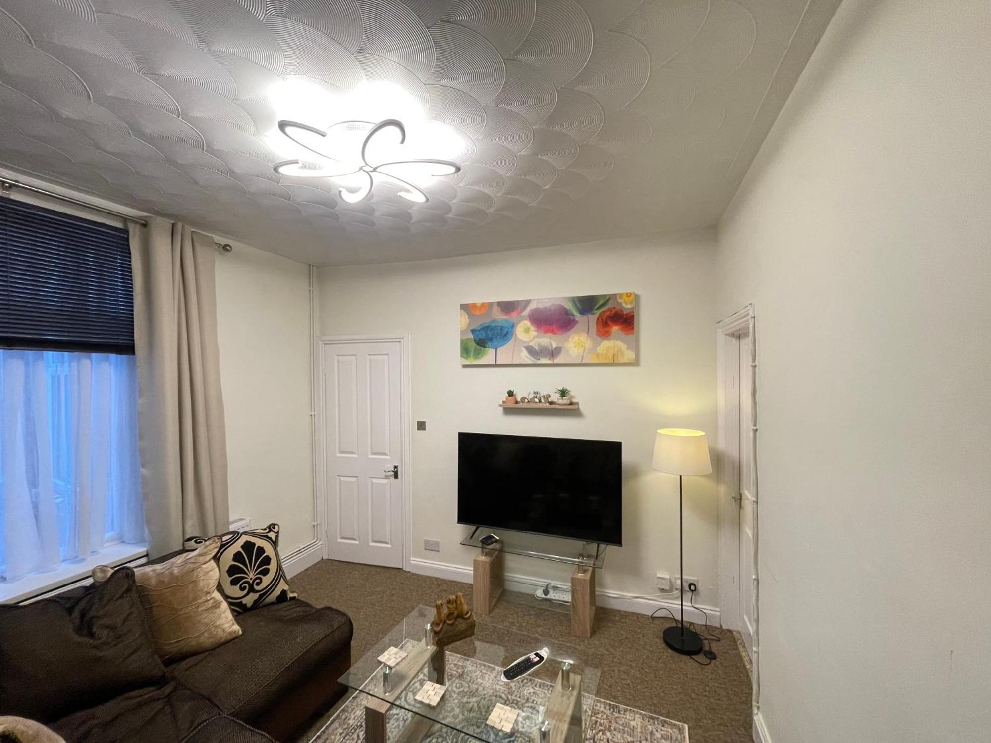 スウィンドンBeanies Lornestreet Four Bed Houseアパートメント エクステリア 写真
