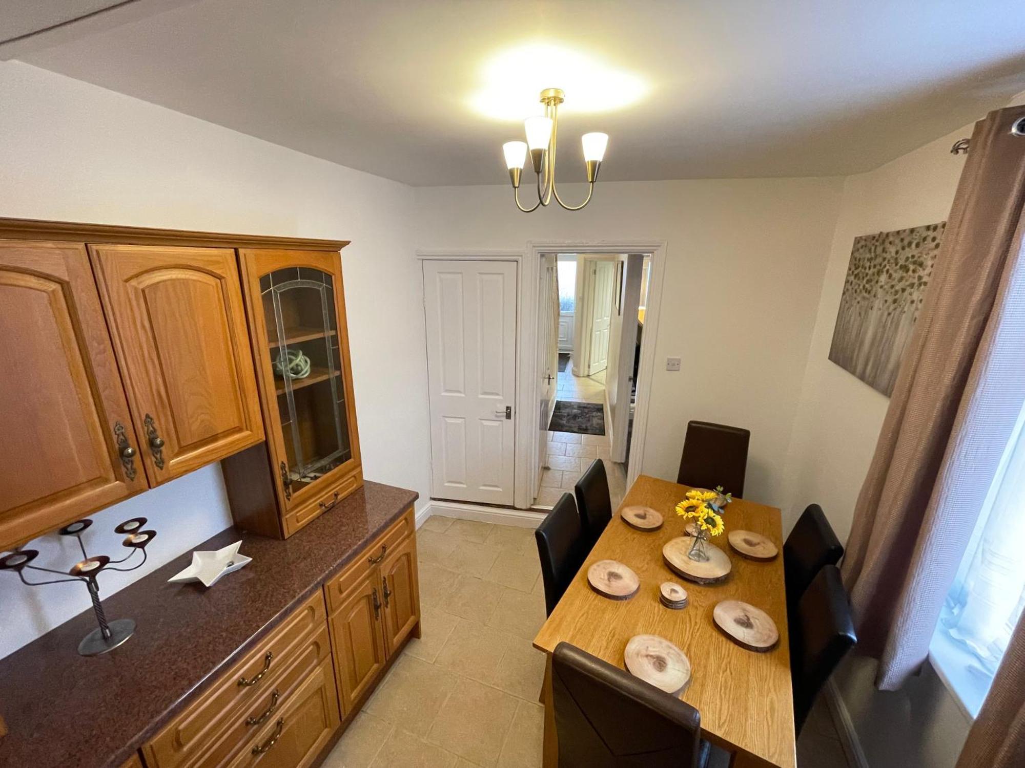 スウィンドンBeanies Lornestreet Four Bed Houseアパートメント エクステリア 写真