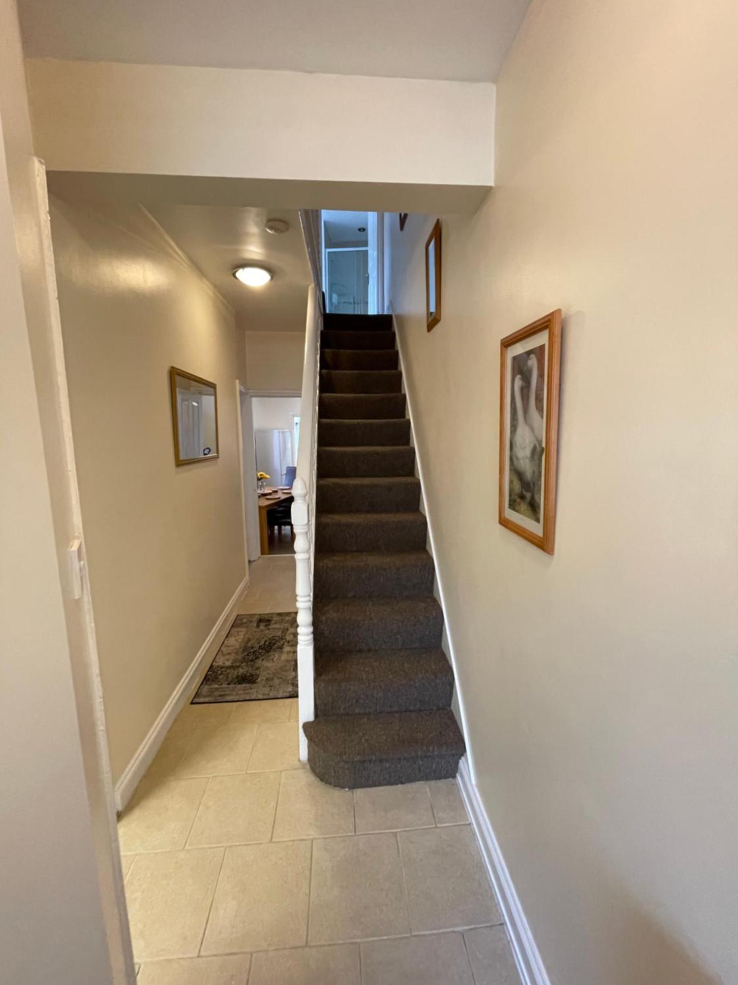スウィンドンBeanies Lornestreet Four Bed Houseアパートメント エクステリア 写真