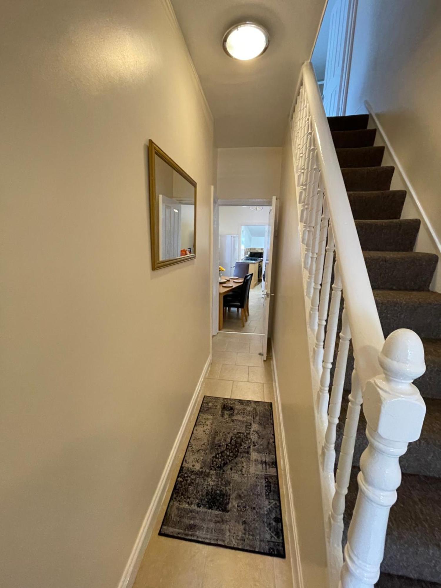 スウィンドンBeanies Lornestreet Four Bed Houseアパートメント エクステリア 写真