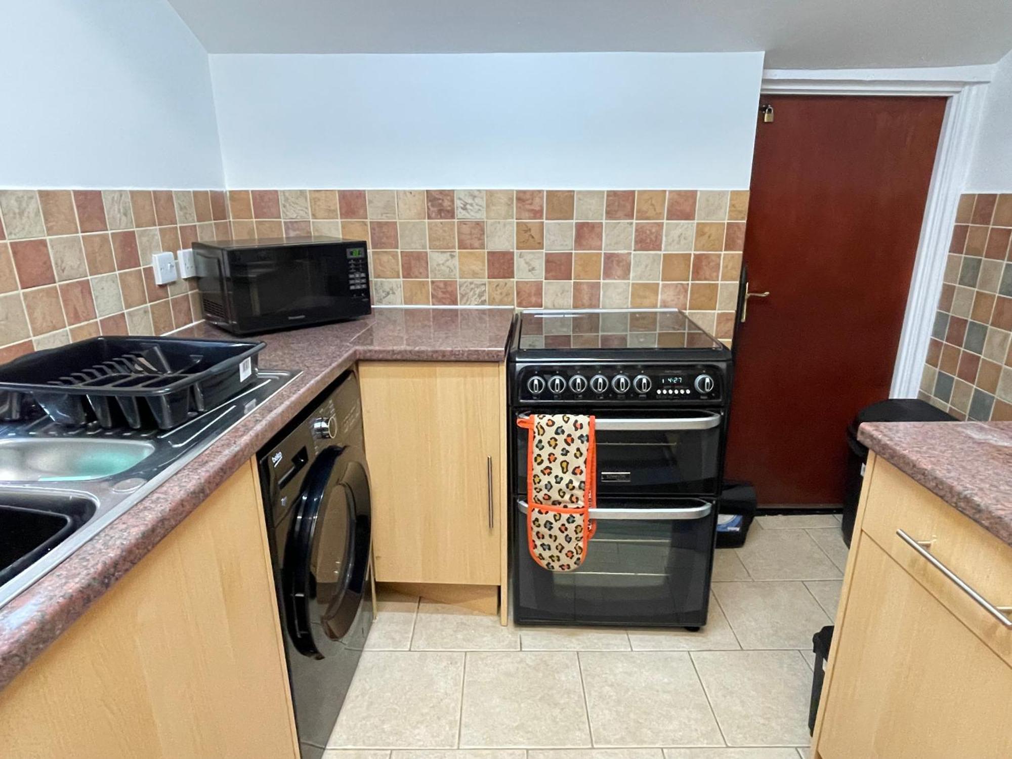 スウィンドンBeanies Lornestreet Four Bed Houseアパートメント エクステリア 写真